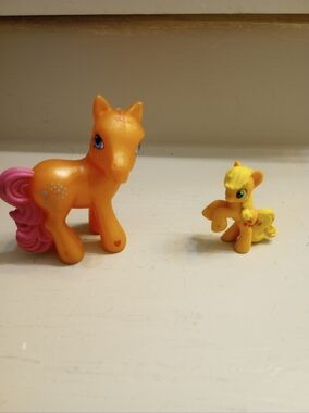 My Little Pony Bundle Of Two Vinyl Ponies Sparkleworks And Apple Jacks Figures